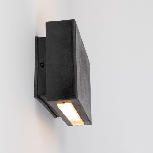 lampe en laiton couleur noir antique avec une douille E27