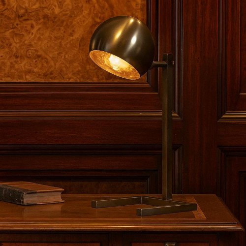 lampe en laiton dans la couleur laiton antique avec une prise E14