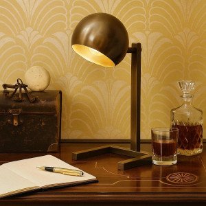 lampe en laiton dans la couleur laiton antique avec une prise E14