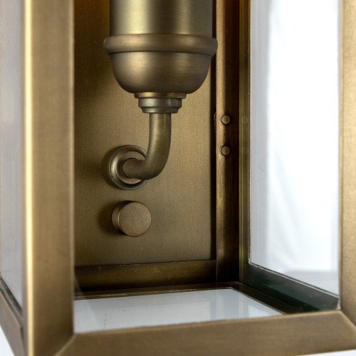 lampe en laiton de couleur laiton antique avec un raccord E27