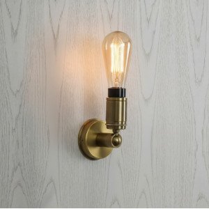 lampe en laiton de couleur laiton antique avec un raccord E27