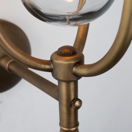 Lampe en laiton de couleur laiton antique avec une douille E27