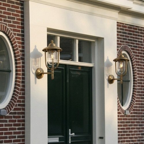 Lampe en laiton de couleur laiton antique avec une douille E27