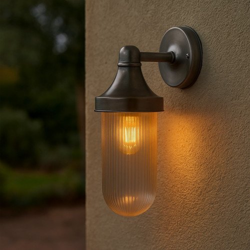 lampe en laiton de couleur argent antique avec une source lumineuse E27