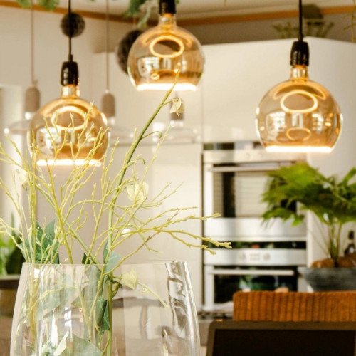 Lampe LED de décoration équipée en exclusivité d'un anneau LED sur la partie inférieure en couleur gris fumé