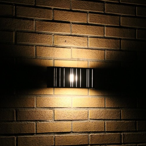 lampe murale design pour intérieur et extérieur avec gros culot et vitrage polycarbonate