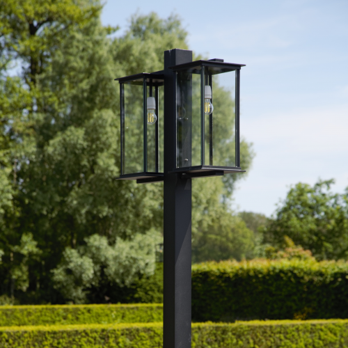 Éclairage de jardin exclusif modèle Capital avec deux lanternes