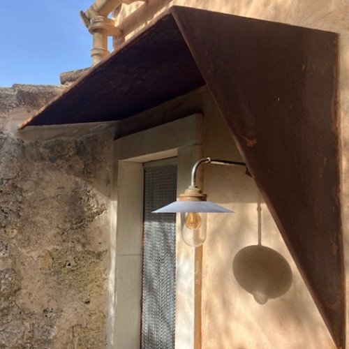 Applique murale pendante d'extérieur modèle Provence Rouille en fonte et cuivre de KS Lighting