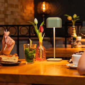 Lampe de table verte en aluminium moderne pour l'intérieur et l'extérieur