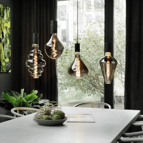 Lampenpendel von Calex in rechteckiger Form, inklusive fünf E27-Fassungen im industriellen Stil und in der Farbe Schwarz