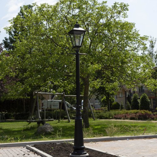 Lampadaire de jardin Breda (57436) avec lanterne carrée | Nostalux.fr