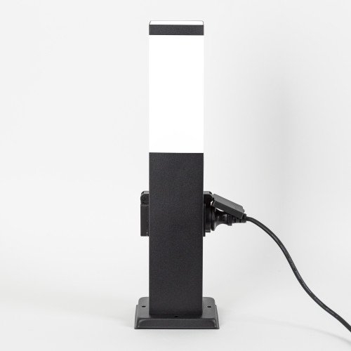 Lampe de jardin noire sur pied Fiss (1346) avec prise électrique de KS Lighting | Nostalux.fr