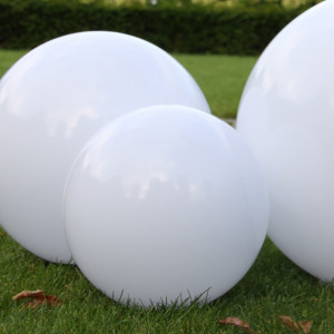 Boule blanche lumineuse de jardin (6808) Ø 35 avec piquet | Nostalux.fr Boule blanche lumineuse de jardin (6808) Ø 35 avec piquet | Nostalux.fr